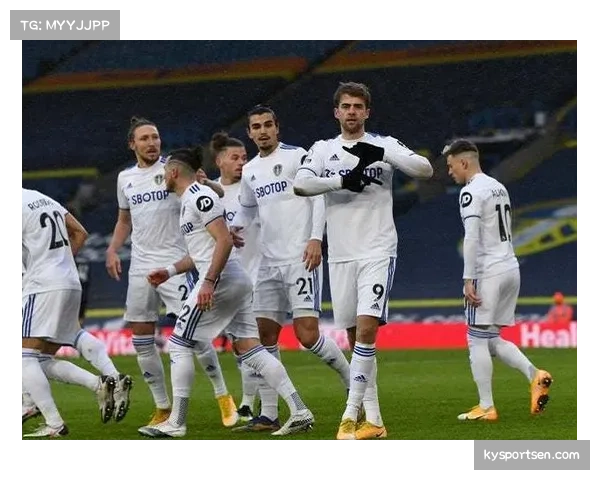 三中卫体系与伪边后卫内收 英超防守结构呈现多样化演变